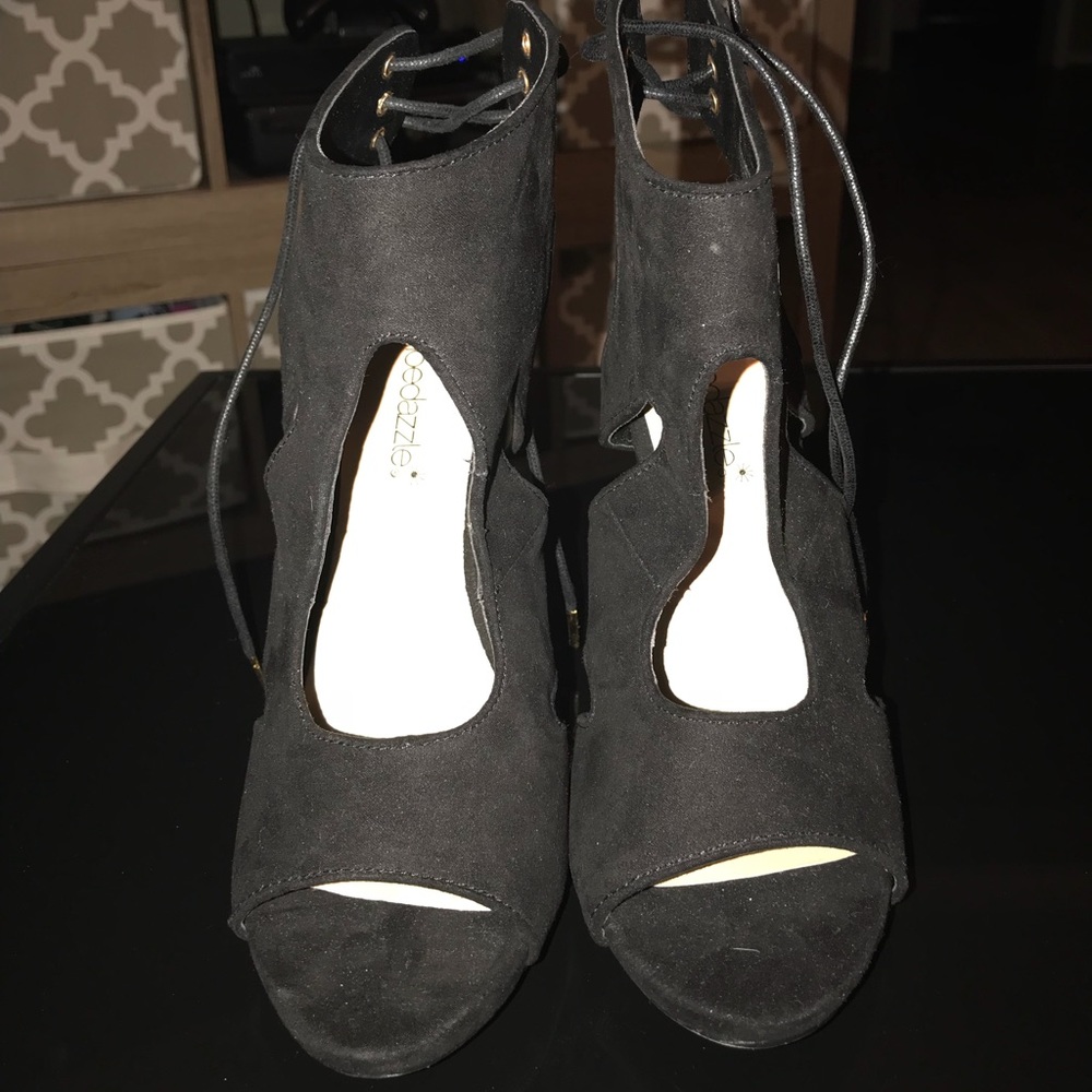 Heels - Picture 3 of 4